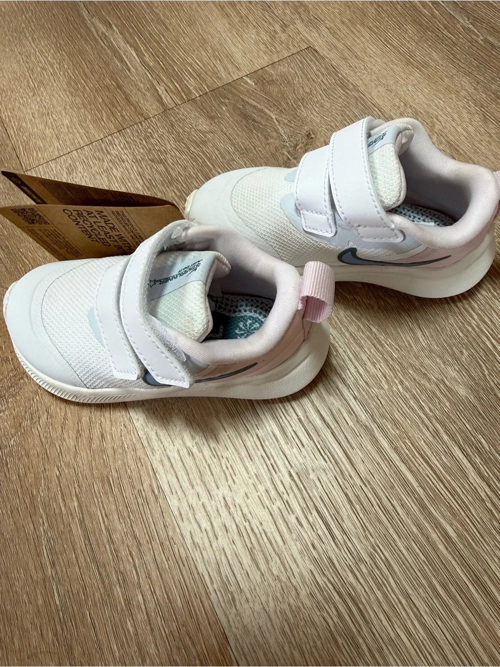 NWT Nike Star Runner 3 White/Cobalt Bliss/Pearl  Pink Girls Running Shoe size 5c